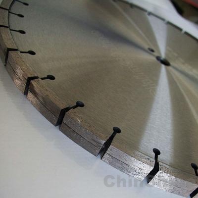 Tuck pointed diamond cutting disc